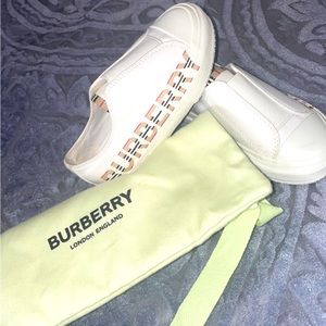 Toddler Burberry shoes size 8